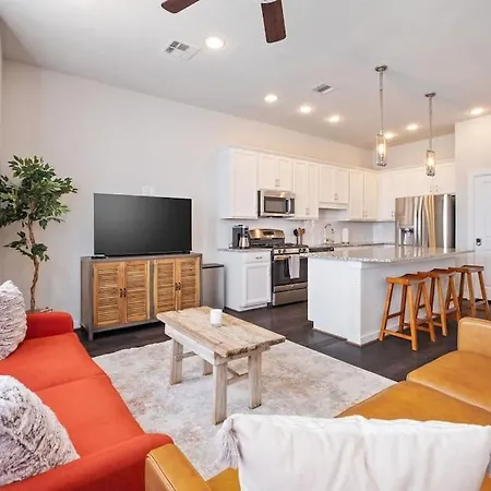 New! The Courtland, 2 Car Garage Vila